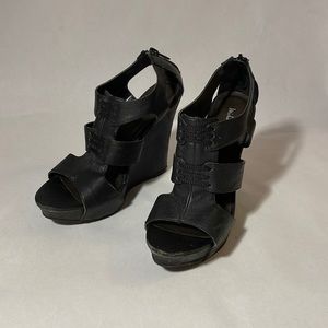 Michael Antonio Womens Black Wedges